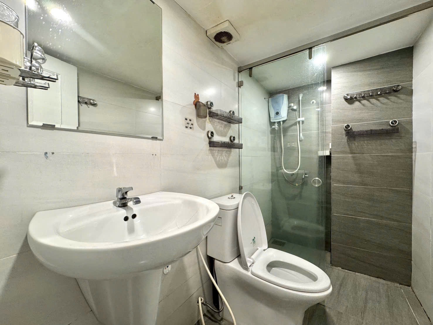 🚪 Cho thuê phòng đầy đủ tiện ích, chỉ xách vali vào ở 2